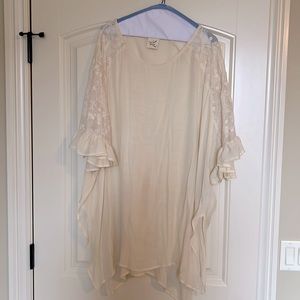 Boho cream tunic with lace sleeves